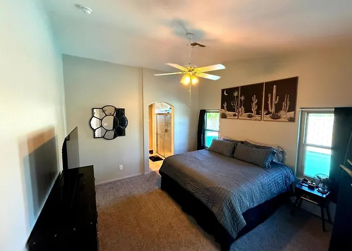 Centrally Located To Family Fun, Golf & Baseball!