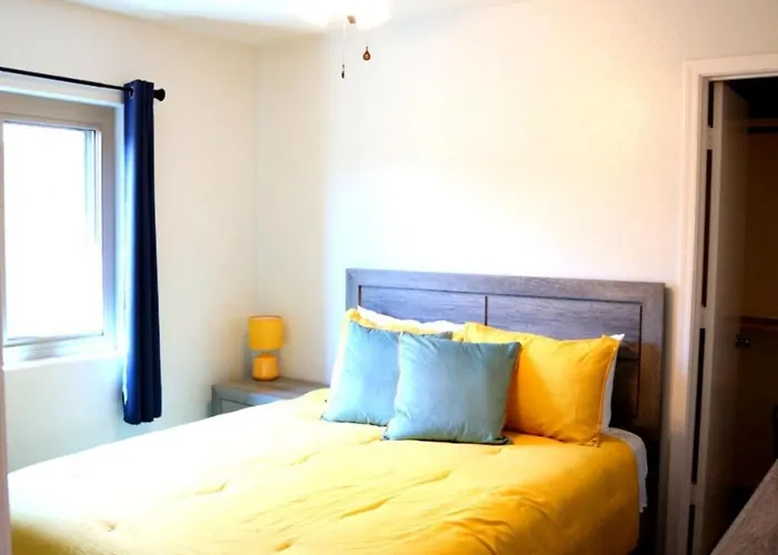 Centrally Located To Family Fun, Golf & Baseball! Surprise